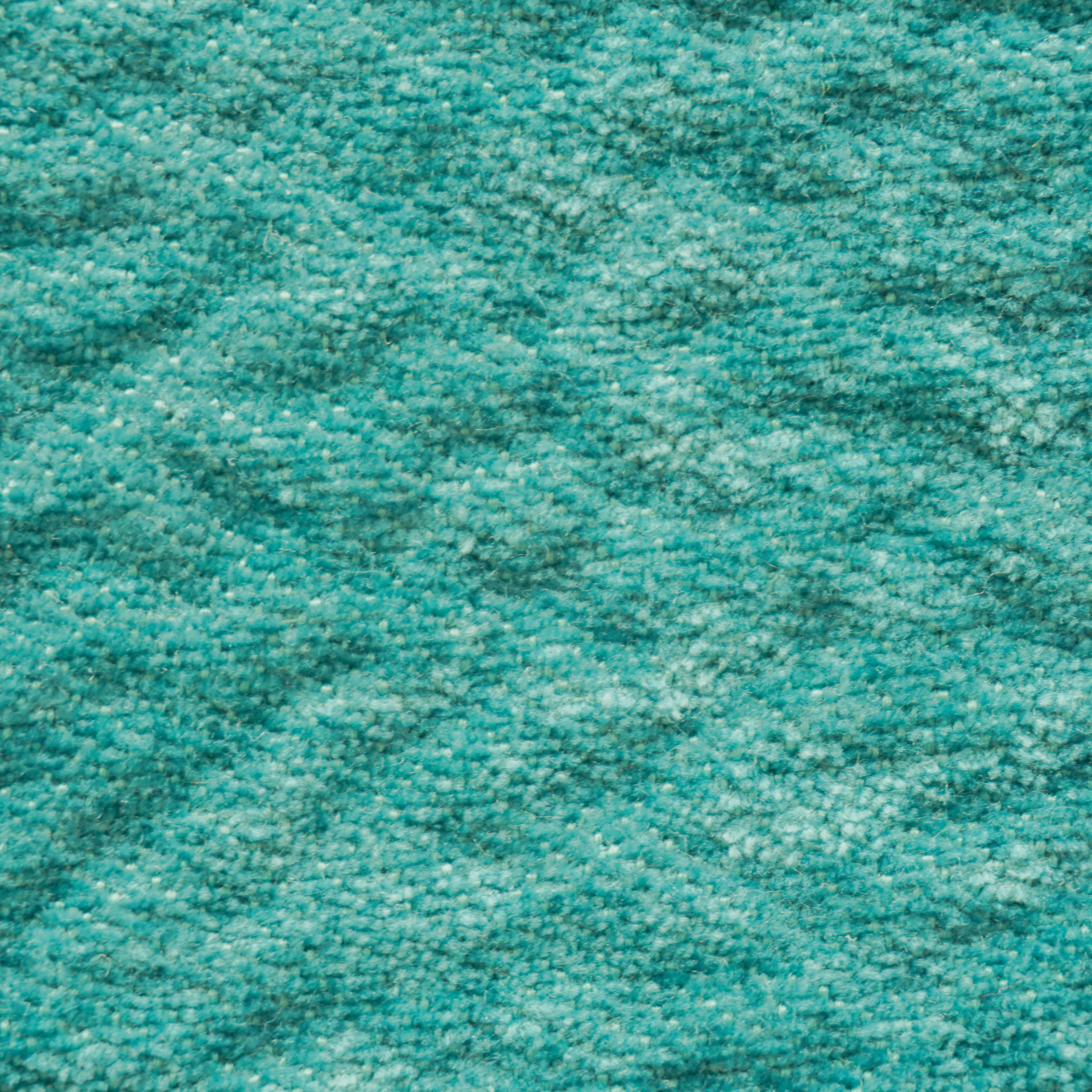 Primo piano di Personalizzazione in T27 di Divani.Store: un tappeto turchese strutturato con fibre morbide e felpate e un motivo ondulato. Le sottili variazioni di ombreggiatura e il colore vibrante e uniforme gli conferiscono un aspetto accogliente e invitante.