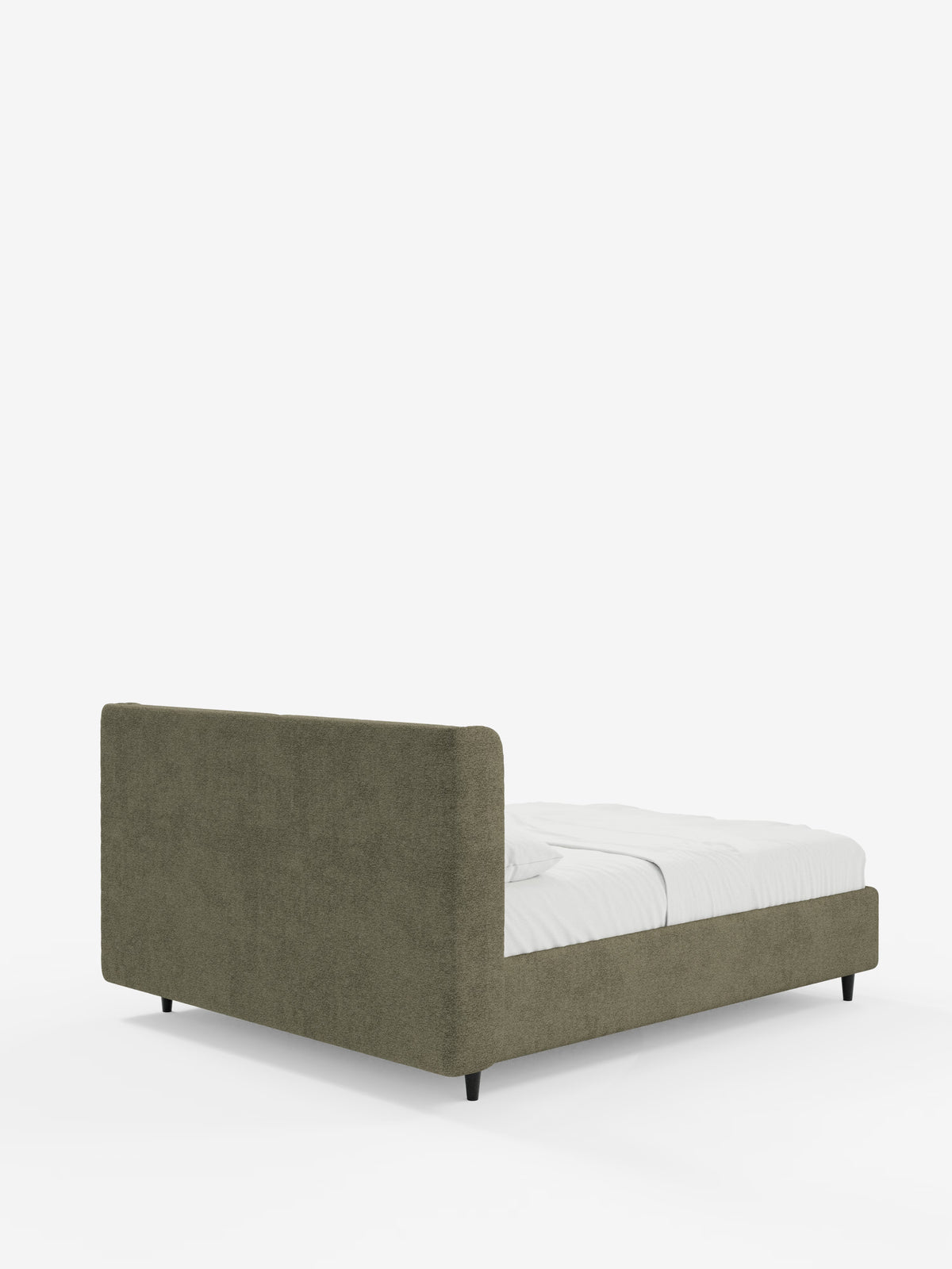 Vi presentiamo VALKIRIA, il letto di design con contenitore e testiera avvolgente di Letti.store: un letto dal profilo basso e dallo stile contemporaneo, caratterizzato da una struttura e da una testiera rivestite in tessuto verde oliva certificato Oeko-Tex® e dotate di due morbidi cuscini. Il design è ripreso da un’angolazione posteriore sinistra, che mette in risalto il profilo distintivo dei lati e del retro della testiera avvolgente, il tutto su uno sfondo bianco a tinta unita. Il letto è abbellito da