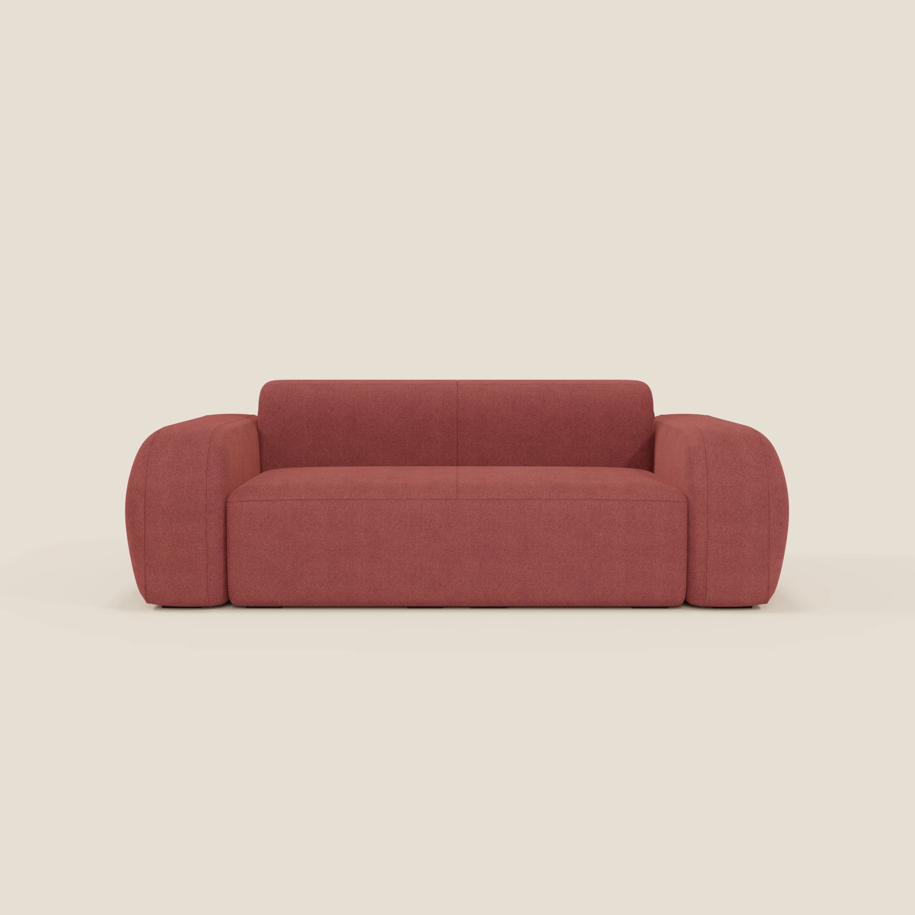 Il BonBon Divano modulare Lineare 220 di Divani.Store è caratterizzato da un design squadrato e compatto con rivestimento smacchiabile in ciliegia rossa T23, schienale basso e braccioli spessi e arrotondati. Le linee pulite e lo stile minimalista ne sottolineano il fascino moderno.
