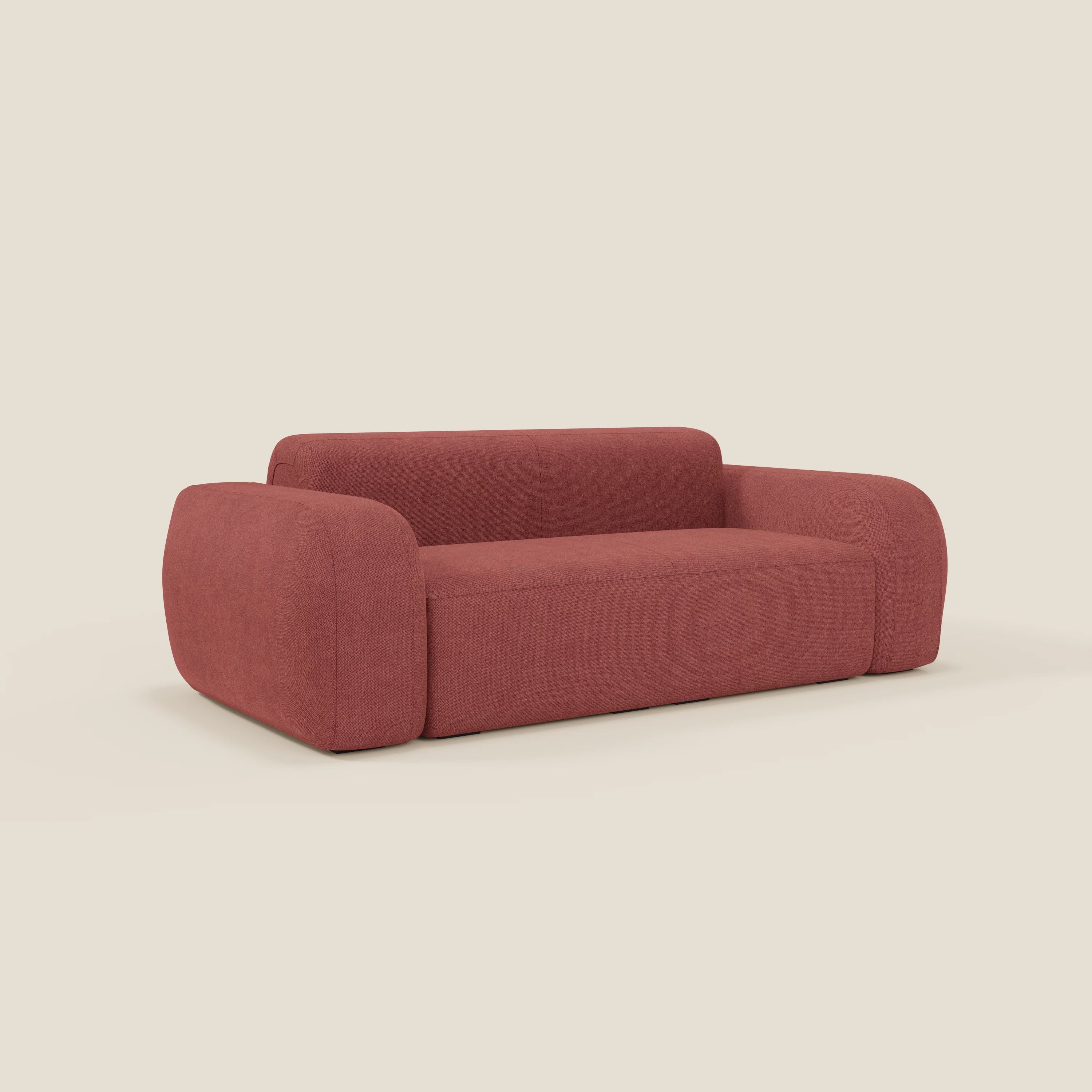 Il BonBon Divano modulare Lineare 220 di Divani.Store è un divano moderno e minimalista di colore rosso con braccioli e schienale spessi e arrotondati, rivestiti in tessuto smacchiabile T23 rosso ciliegia. Il suo design senza soluzione di continuità e a basso profilo non presenta gambe visibili.