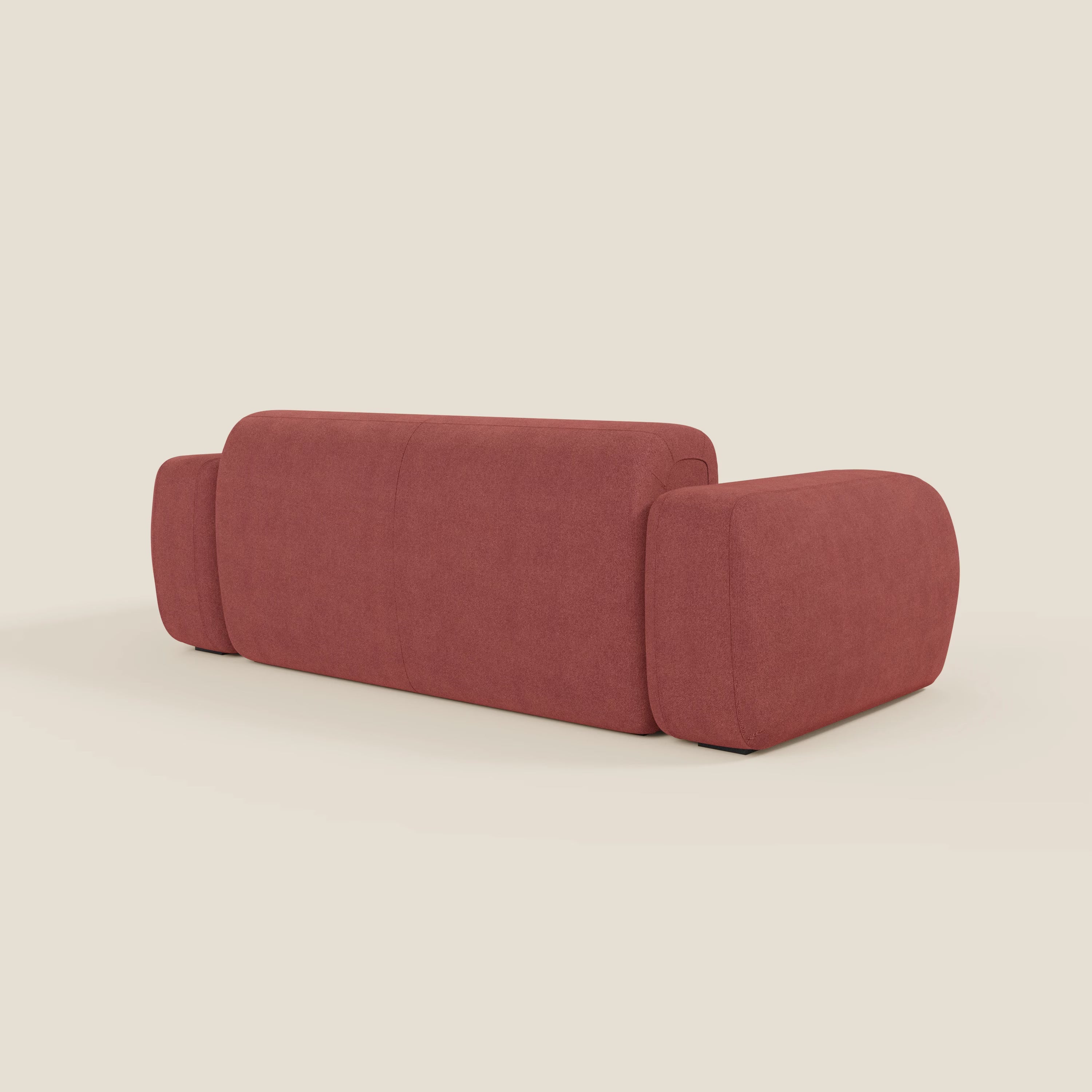 Il BonBon Divano modulare Lineare 220 di Divani.Store, in tessuto smacchiabile T23 rosso ciliegia, è esposto su uno sfondo bianco che ne evidenzia il design contemporaneo.