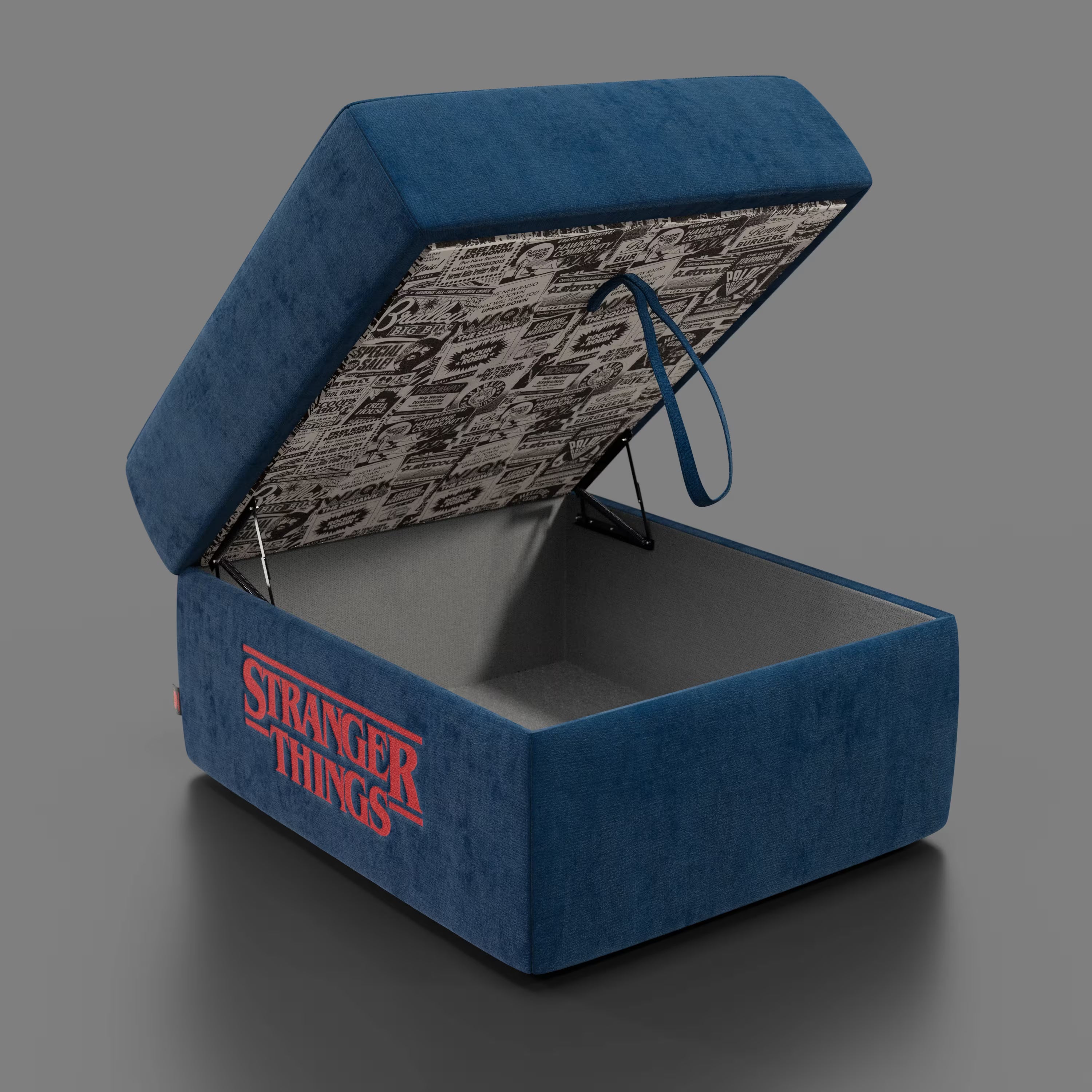 Il pouf Sun Contenitore Stranger Things Edition di Divani.Store è un pouf blu antimacchia (60x80 cm) con il logo rosso di Netflix e un interno grigio con stampe di personaggi in bianco e nero, perfetto per gli appassionati di arredamento. Fondo grigio liscio.
