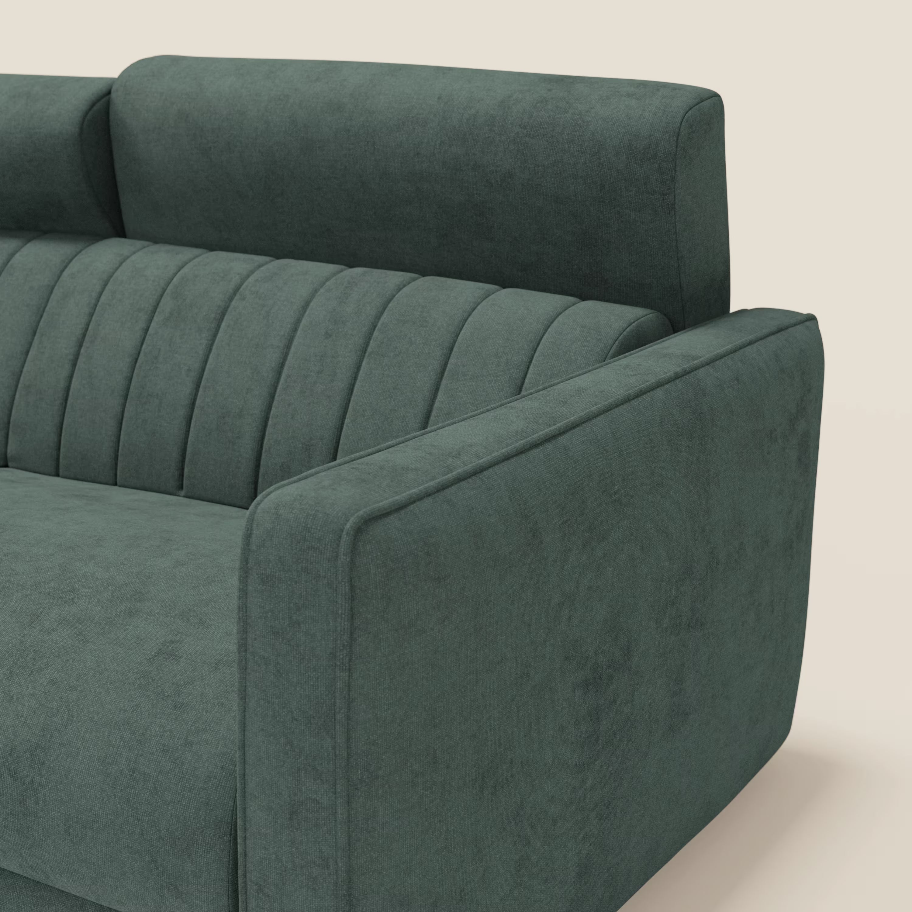 Primo piano dell'angolo del divano letto moderno Nivon di Divani.Store in tessuto impermeabile T25 verde, caratterizzato da un ciuffo verticale, un ampio bracciolo imbottito e un materasso H16 cm su uno sfondo chiaro.