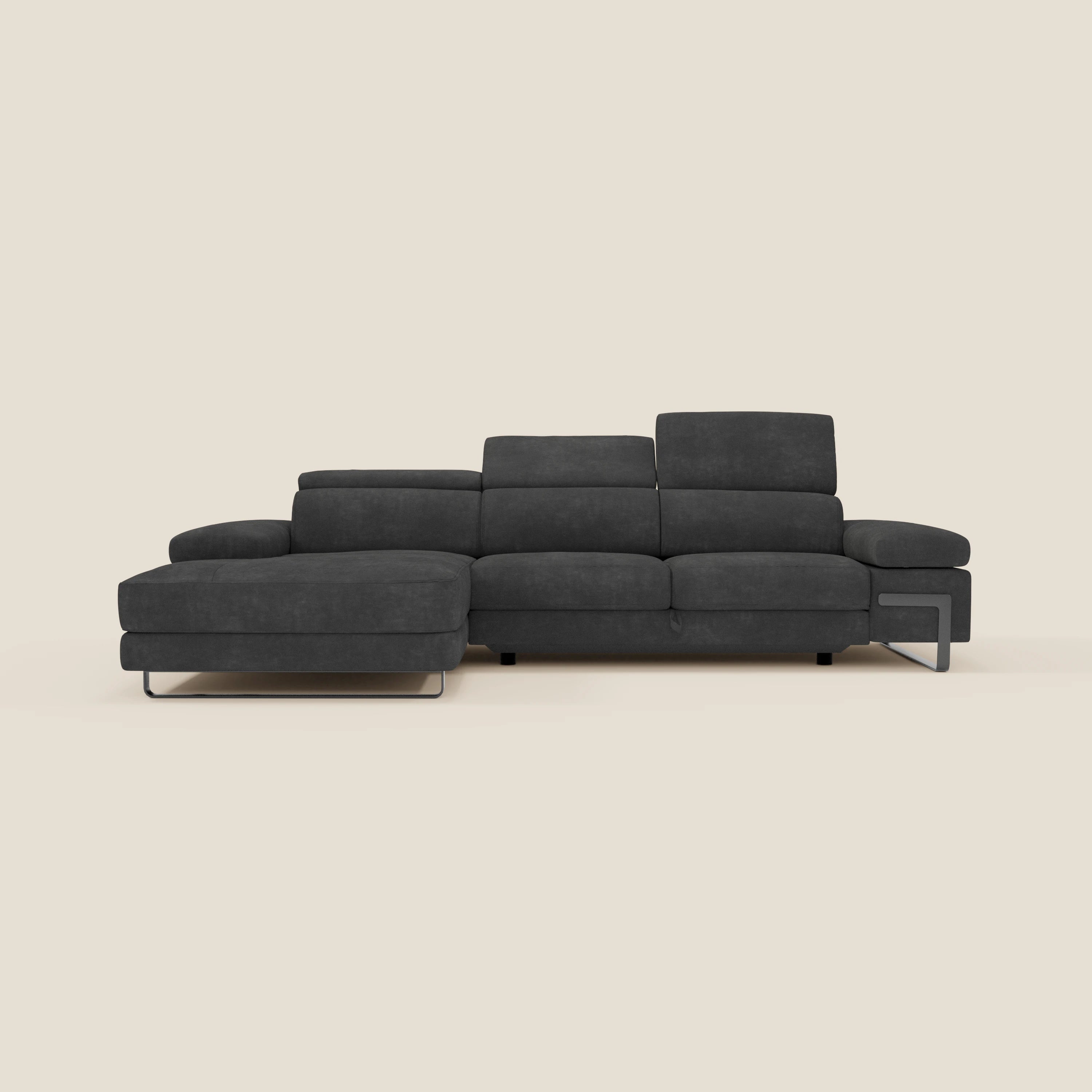 Il divano angolare estraibile Zayana di Divani.Store è caratterizzato da braccioli e poggiatesta reclinabili in tessuto impermeabile T02 nero e da un design moderno ed elegante, ideale per aggiungere stile e comfort al vostro salotto.
