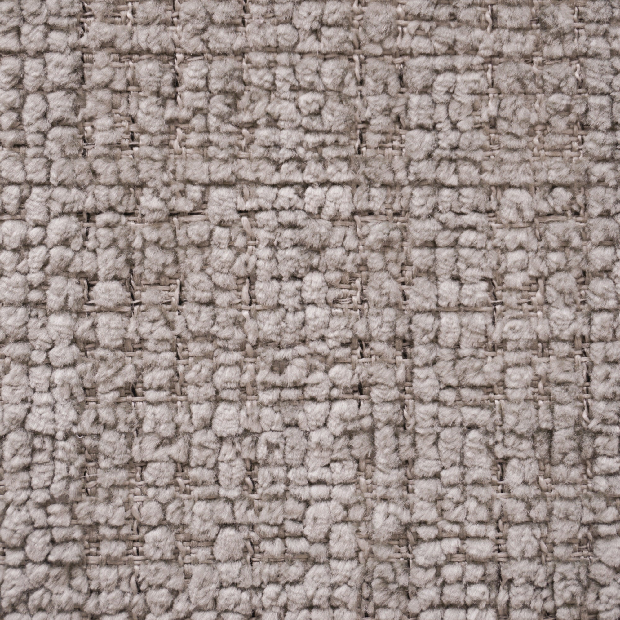 Primo piano di Personalizzazione in T28 di Divani.Store: tessuto strutturato in grigio chiaro e beige con motivo a griglia, caratterizzato da asole in rilievo e fili più stretti per un aspetto strutturato e tattile.