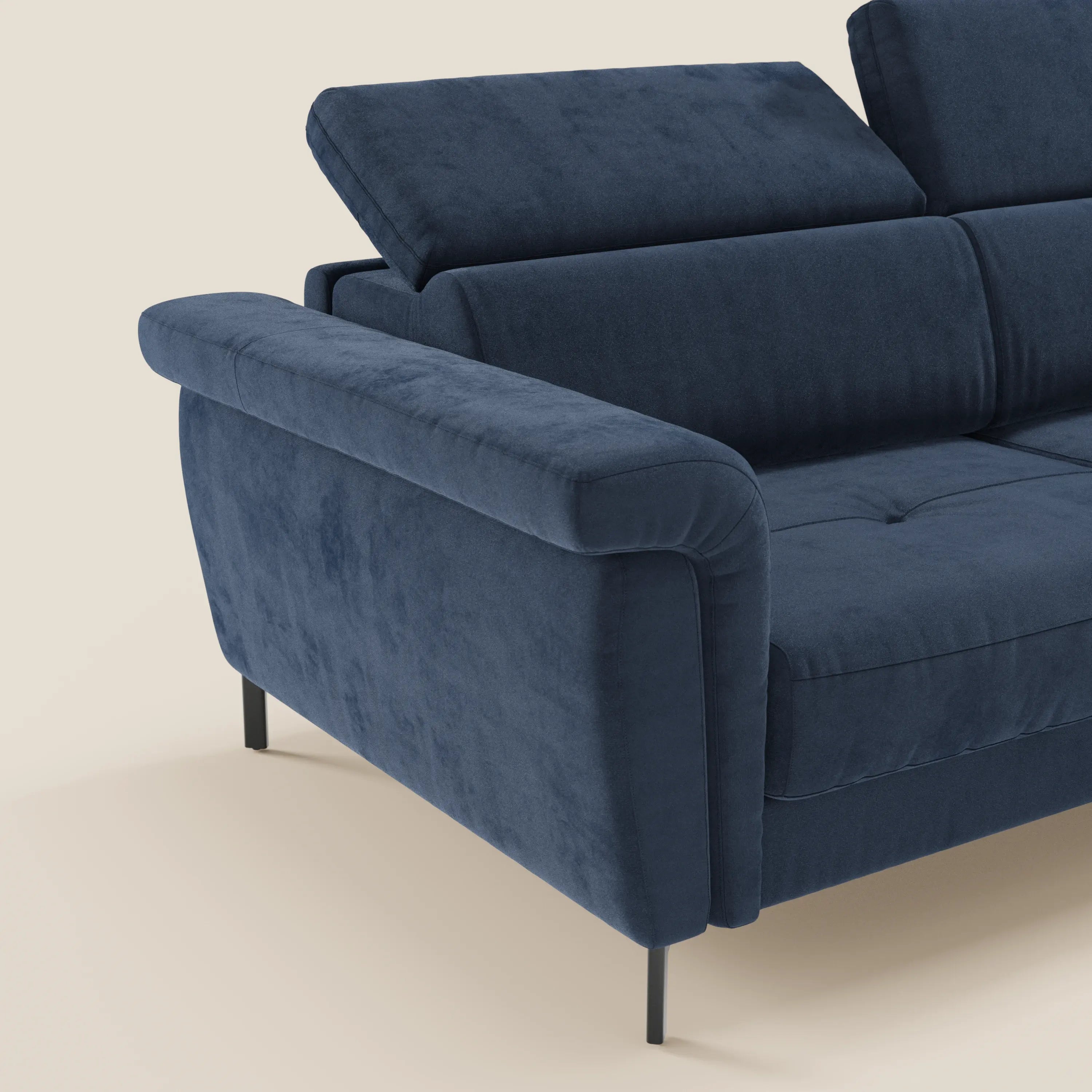 Capri divano letto di design con piedini alti - poggiatesta reclinabili in raffinato tessuto effetto velluto smacchiabile T30 - divani.store