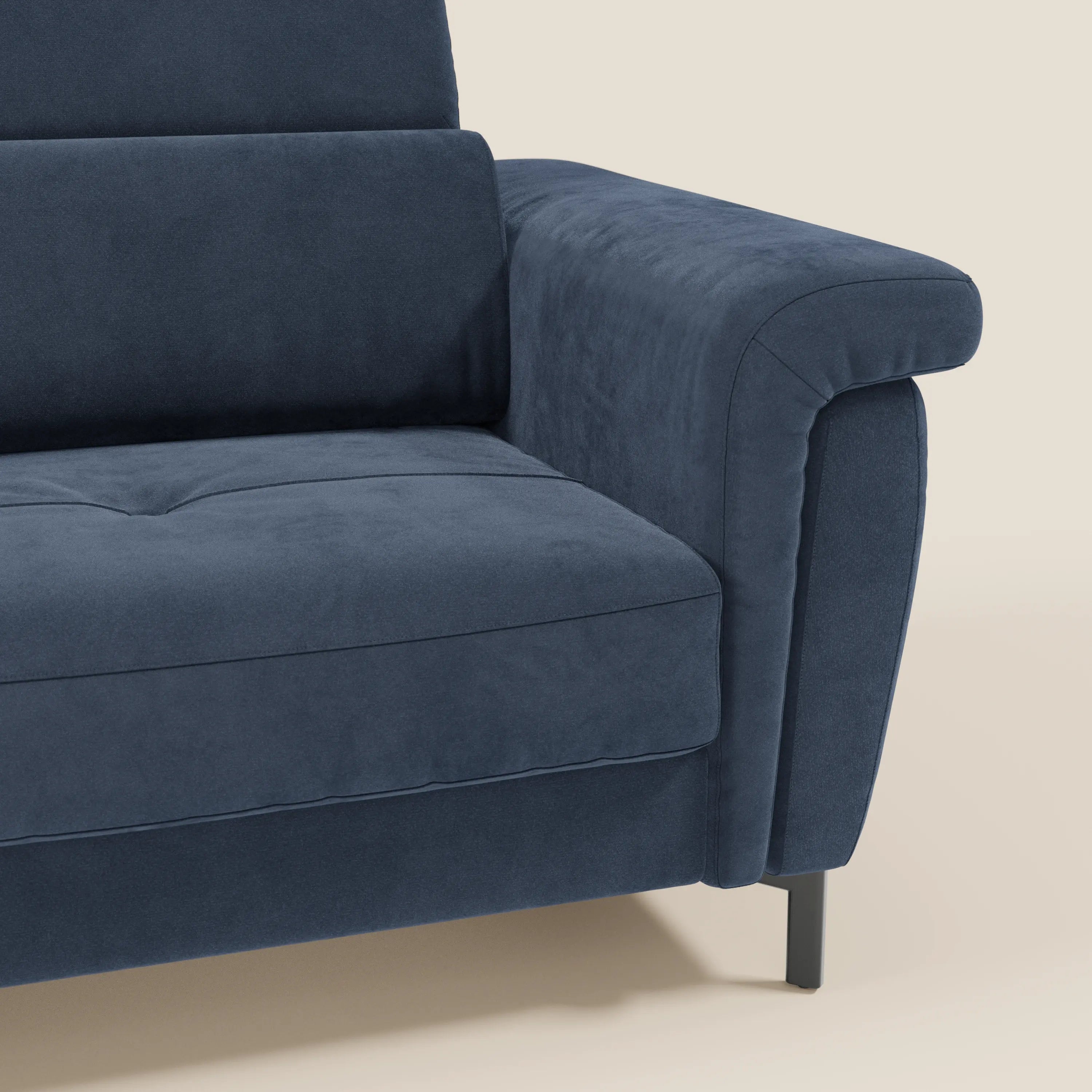Capri divano letto di design con piedini alti - poggiatesta reclinabili in raffinato tessuto effetto velluto smacchiabile T30 - divani.store