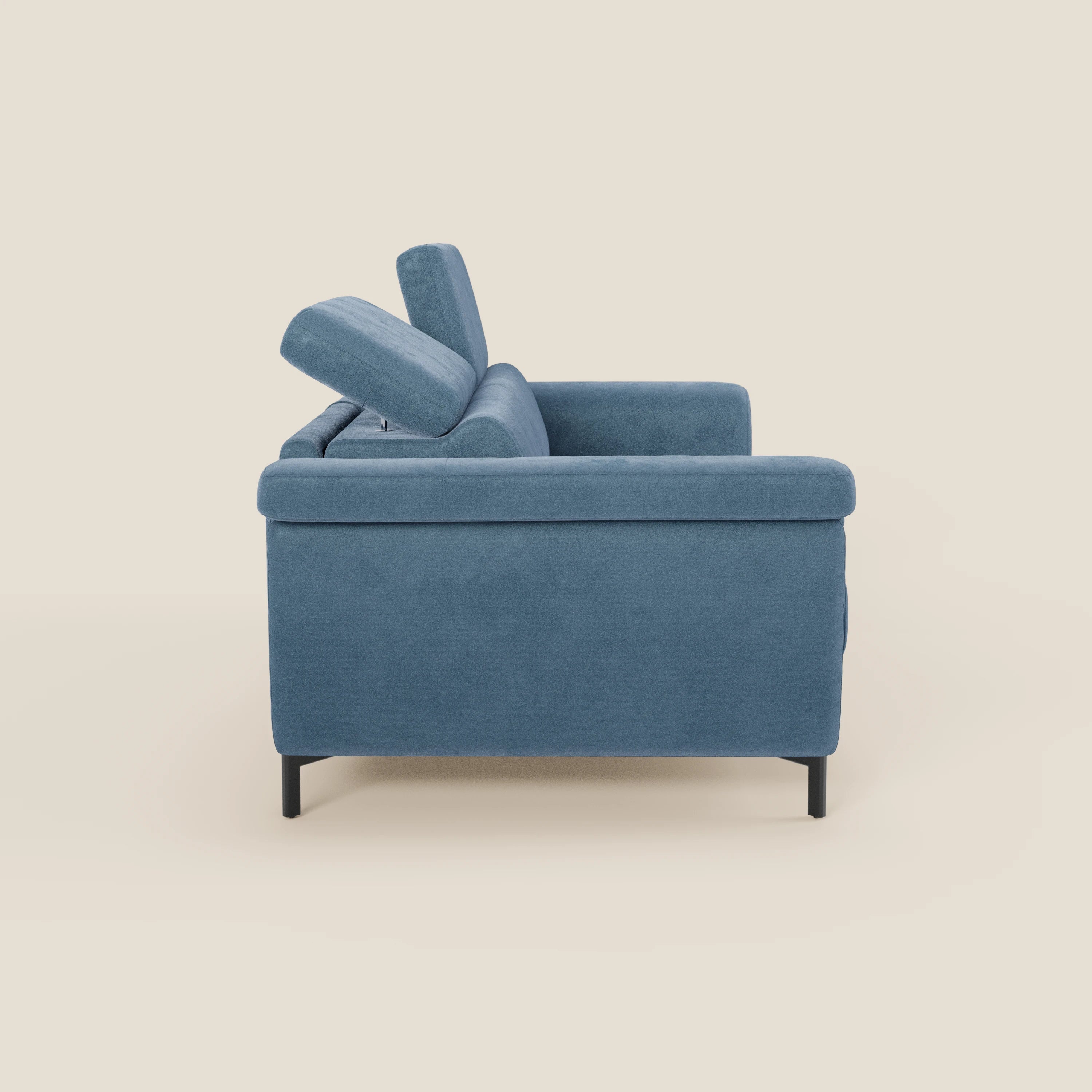 Capri divano letto di design con piedini alti - poggiatesta reclinabili in raffinato tessuto effetto velluto smacchiabile T30 - divani.store