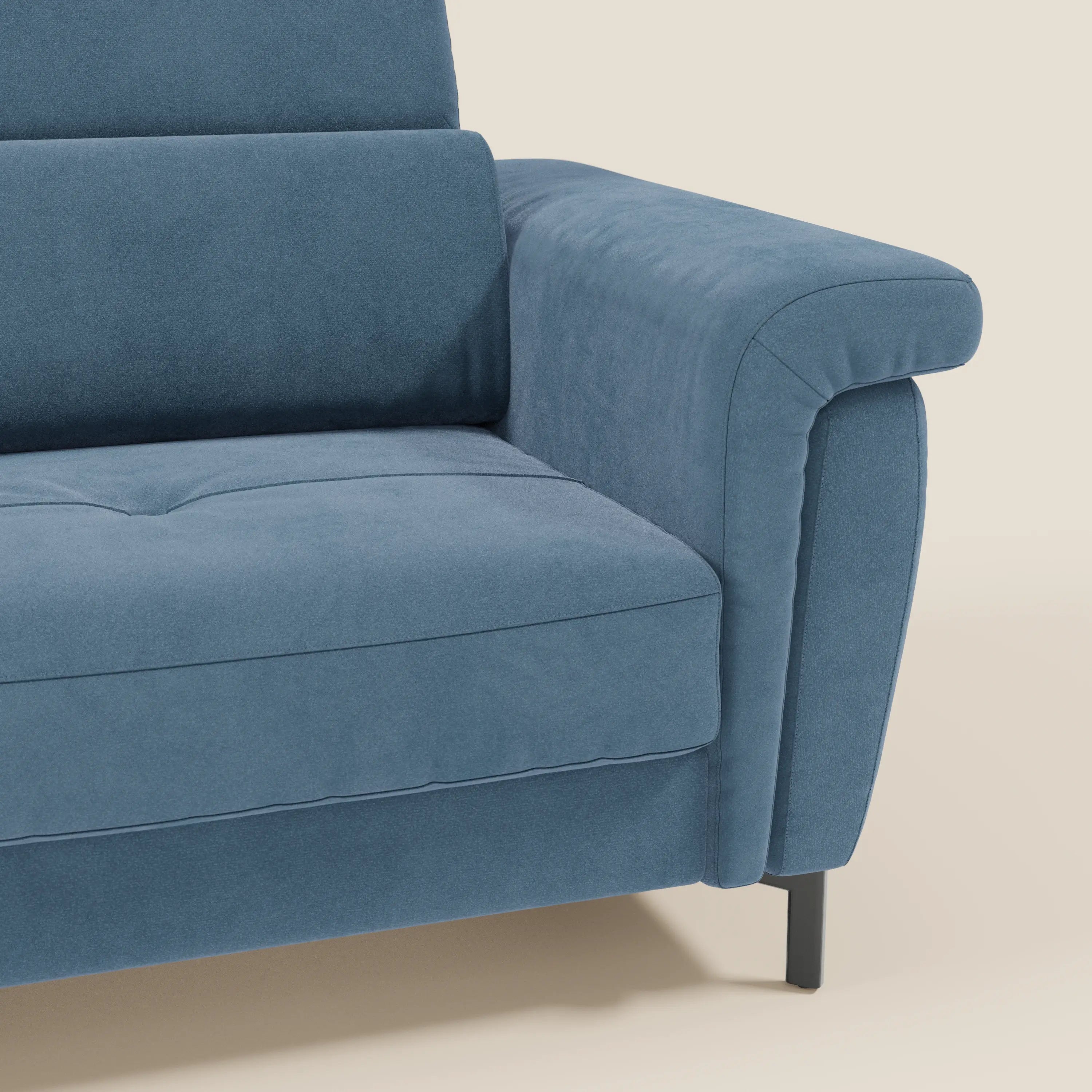 Capri divano letto di design con piedini alti - poggiatesta reclinabili in raffinato tessuto effetto velluto smacchiabile T30 - divani.store