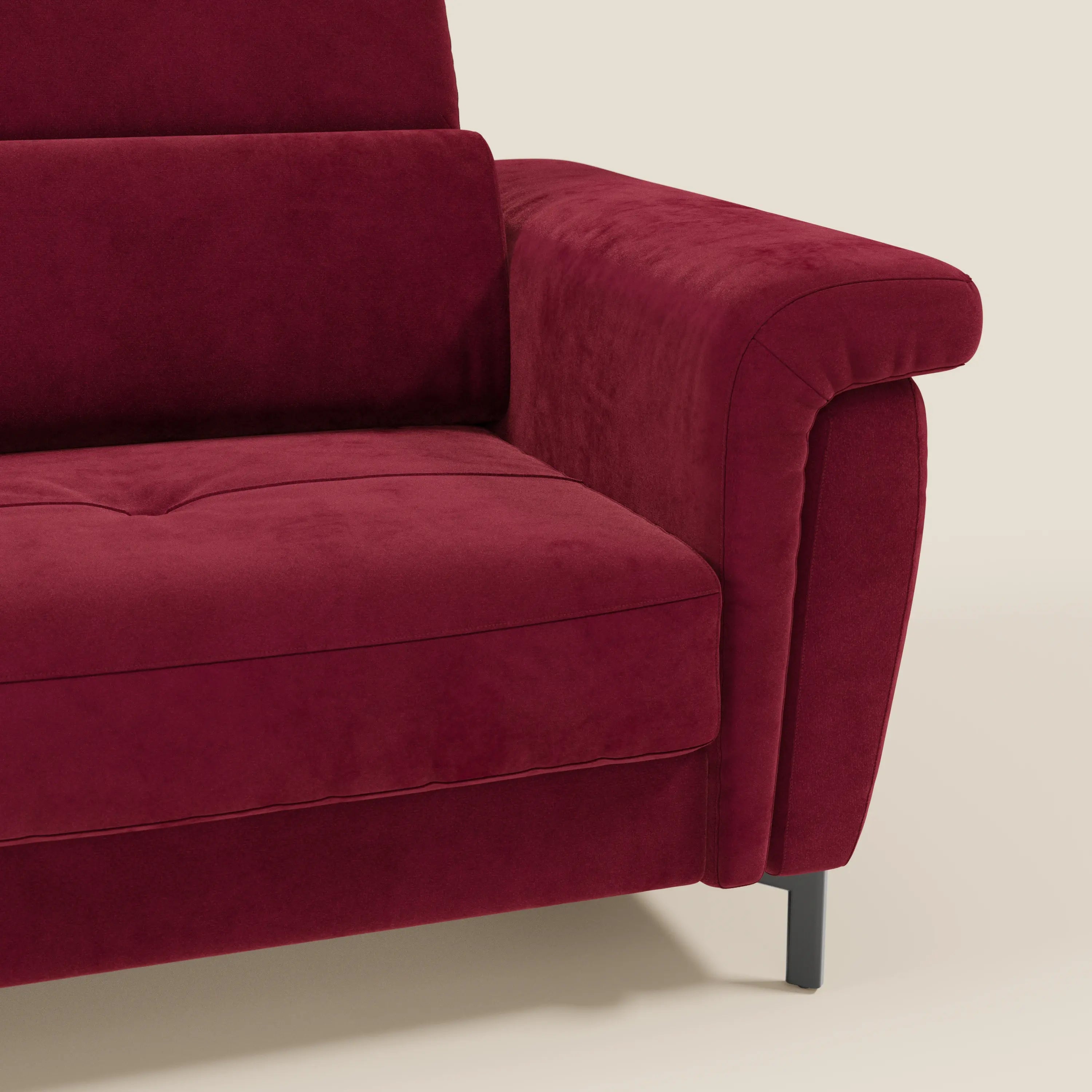 Capri divano letto di design con piedini alti - poggiatesta reclinabili in raffinato tessuto effetto velluto smacchiabile T30 - divani.store