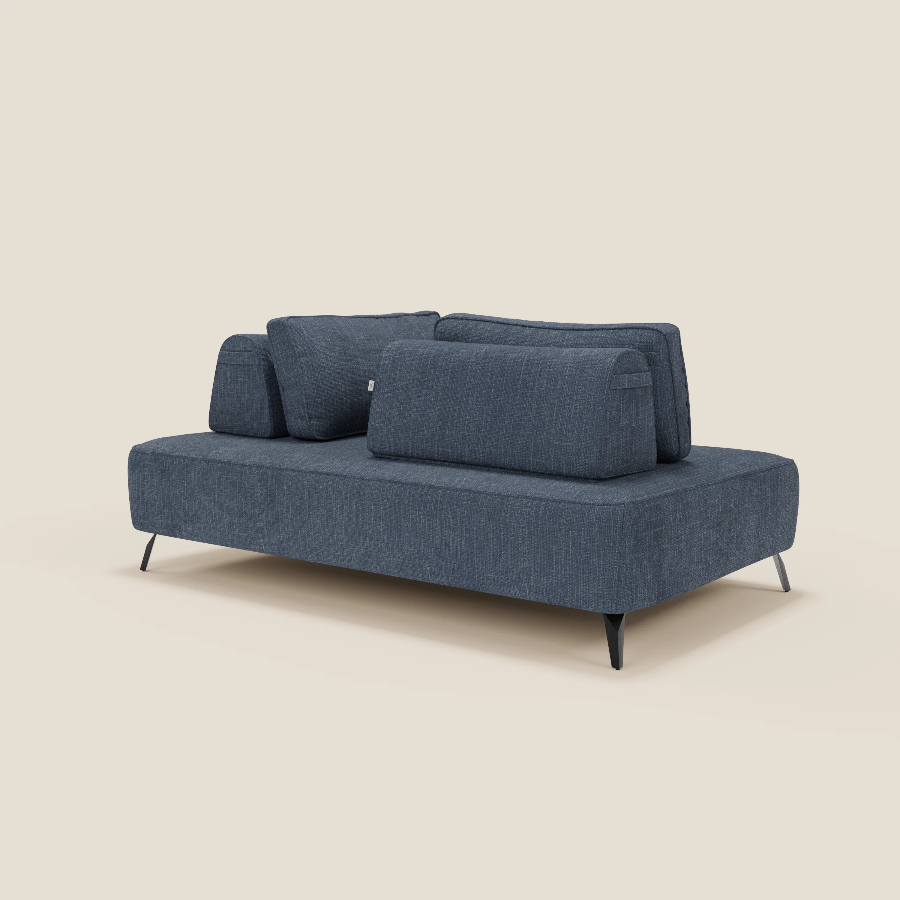 Il divano modulare Volta di Divani.Store, con schienali mobili e tessuto ciniglia T06 blu, conferisce uno stile versatile e contemporaneo al vostro spazio abitativo.