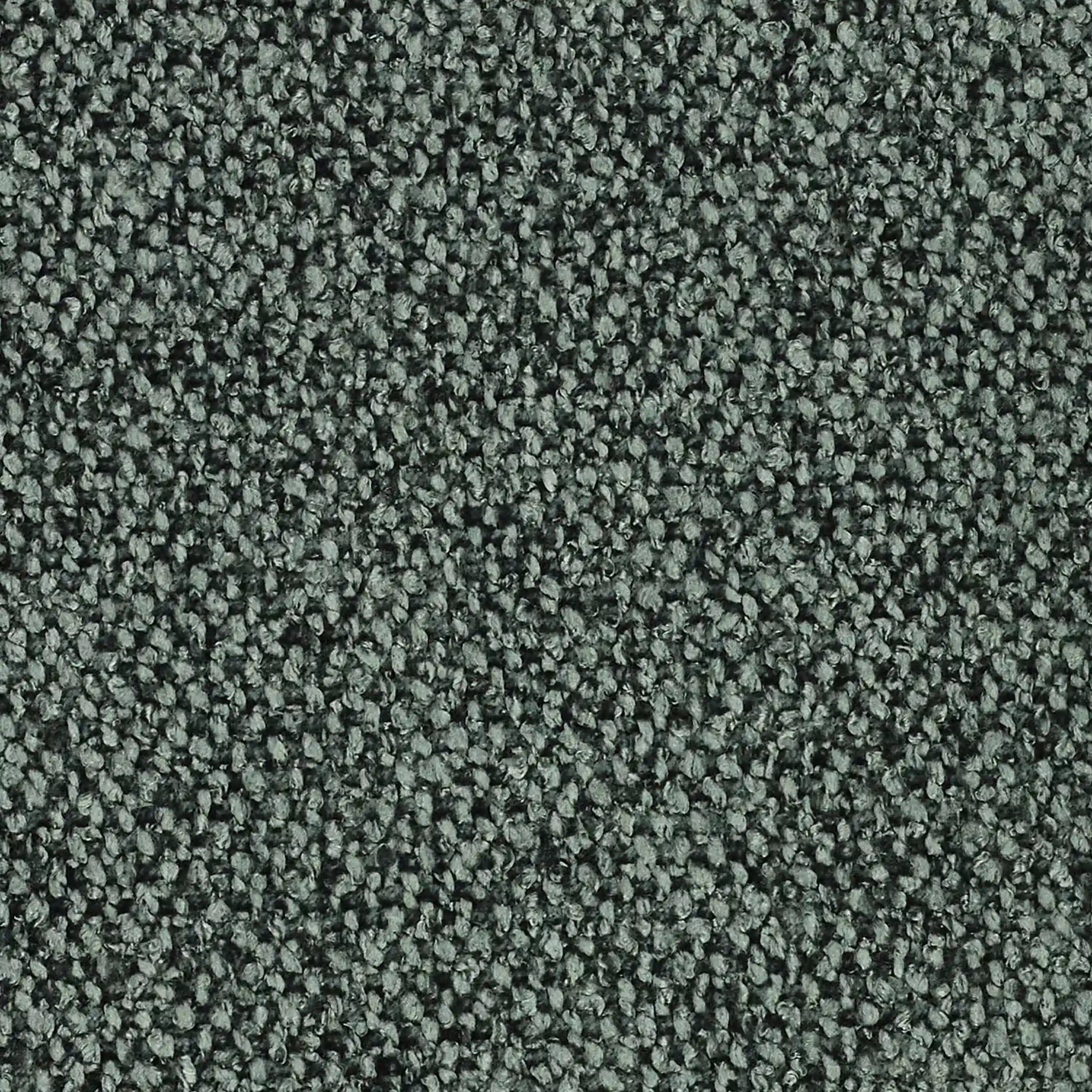 Primo piano di un tappeto grigio, strutturato e strettamente avvolto, sotto il divano Orbit con 3 sedute scorrevoli e allungabili in tessuto effetto cotone smacchiabile T33 di Divani.Store. Le fibre maculate creano sottili variazioni di grigio sulla superficie.